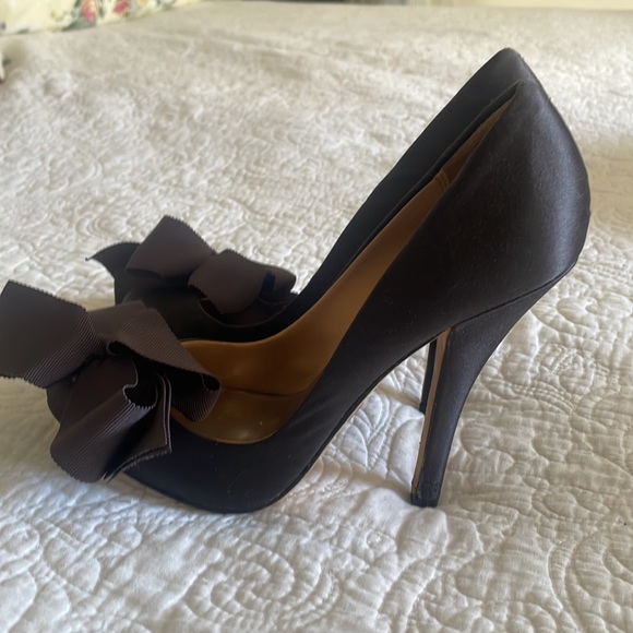 Badgley Mischka brown satin pumps with grosgrain ribbon bow. - Picture 2 of 8